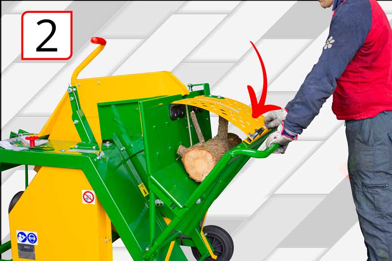 Close the protection grid in the circular tilting table saw