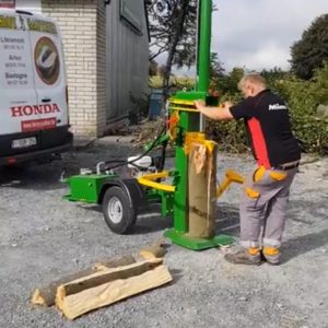 Fendeuse à bois tirée par van pour fendre du bois