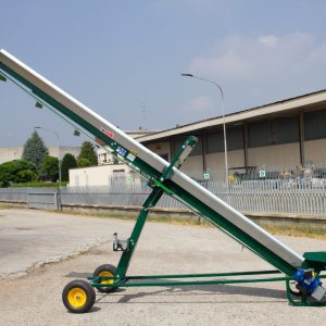 Nastro trasportatore regolabile in altezza
